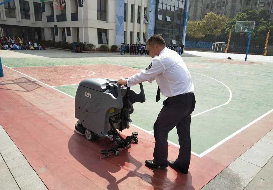 江西大型清潔設備多功能洗地機和電動<a href=http://www.ftruru.com target=_blank class=infotextkey>掃地車生產廠</a>